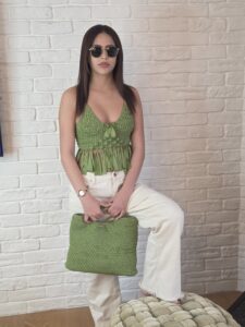 טופ קרושה נשי, סרוג בעבודת יד